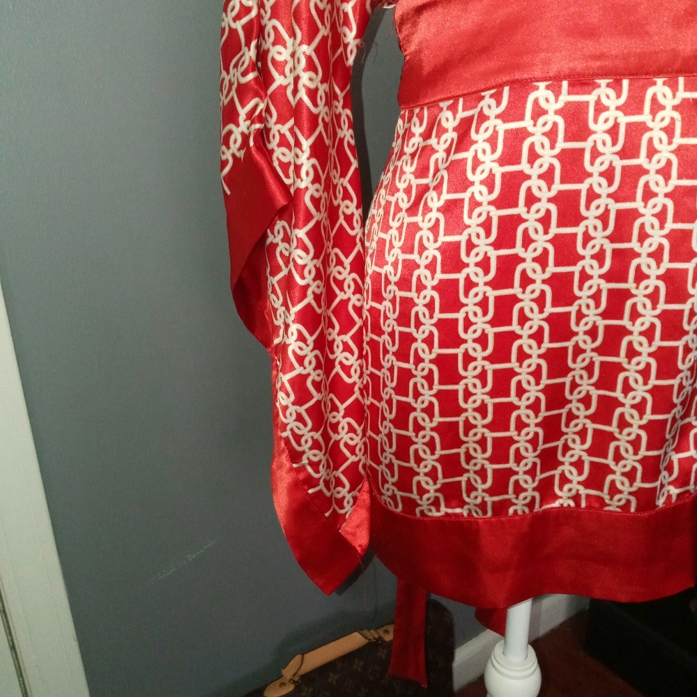 Woman's Top - Picture 3 of 6